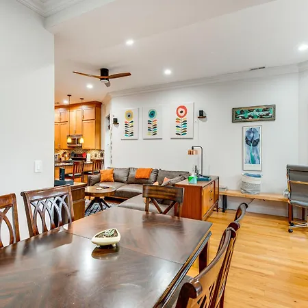 Holiday home 6 Mi To Dtwn: Dog-friendly W/ Hot Tub! *