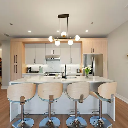 Apartment Modern By Med District With Parking & Laundry *