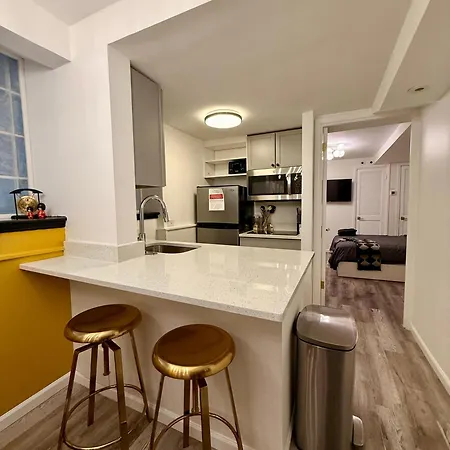 Gold Coast 2br Near Oak Street *