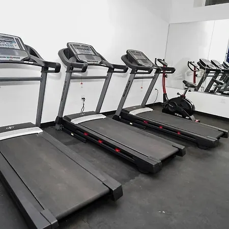 Pilsen 6br Getaway With Game Room, Gym & Paid Parking Near Soldier Field & Mccormick Place