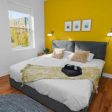 Pilsen 6br Getaway With Game Room, Gym & Paid Parking Near Soldier Field & Mccormick Place