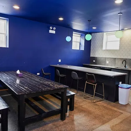 Modern 4br Pilsen Retreat Near Illinois Medical District & Downtown Apartment *
