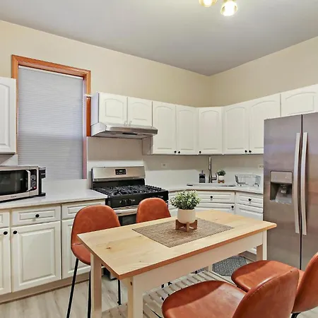 2 Bed Near Ohare - Free Garage Parking - Quiet *