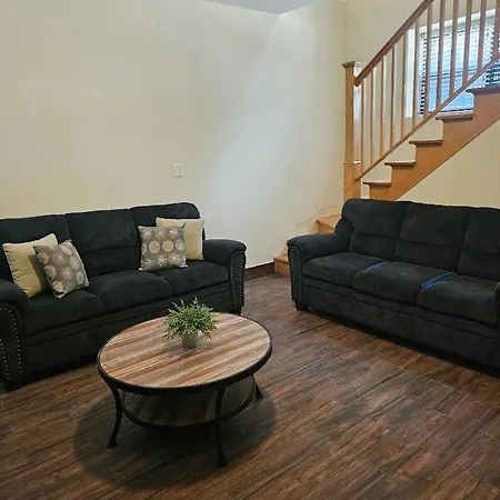 Gold Coast Downtown Sleeps 20