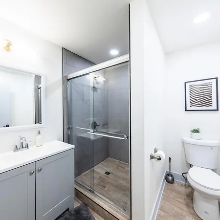 Luxury 5br W/ King Bed & Pool Table Near Chinatown Apartment