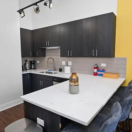 Business Leisure Smoke Ok 3br Near Mccormick Chicago