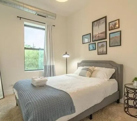 Stylish Friendly 3br Near Mccormick