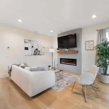 Apartment Comfy 3-bd Near United Center With Balcony Chicago