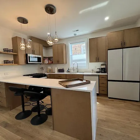 Sleek Avondale Bath 2 Bed King And Queen And Garage