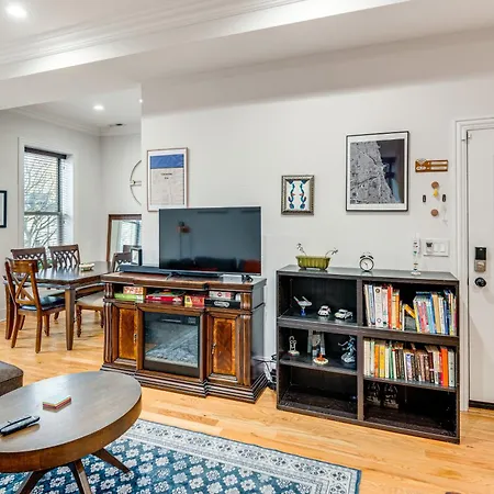 Holiday home 6 Mi To Dtwn: Dog-friendly W/ Hot Tub! *
