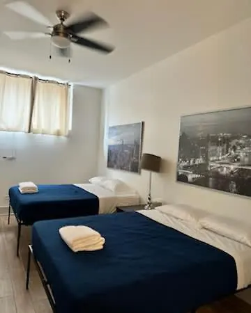 Apartment 4 Bedroom Sleeps 20 People *