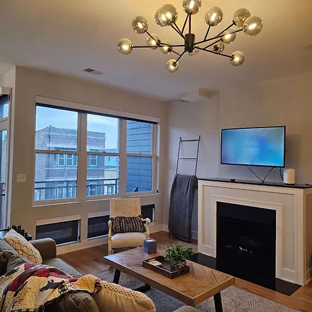 Updated 3 Bedroom Downtown Pilsen