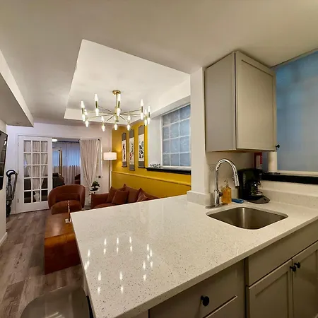 Apartment Gold Coast 2br Near Oak Street *