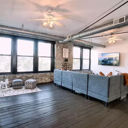Spacious 4br Near Mccormick & Soldier Field *