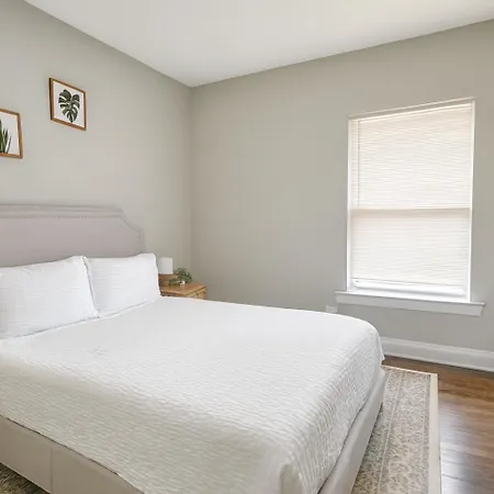 Charming 2br Near Cafes, Park & Cta Apartment *