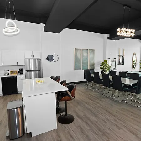 Apartment Spacious 6br Group Unit Near Mccormick & Lakefront *