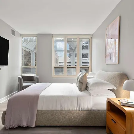 Apartment The Bernadin- Designer 3br Center With Balcony