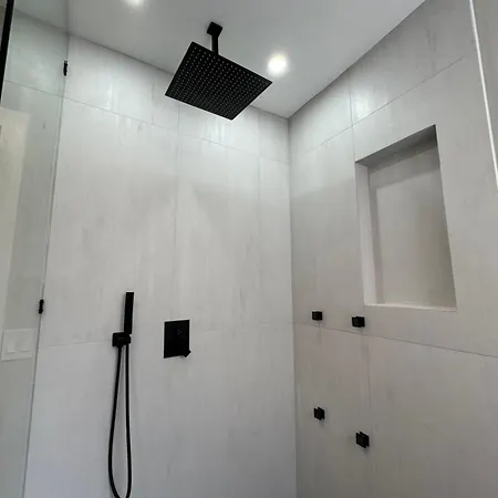 Sleek Avondale Bath 2 Bed King And Queen And Garage *