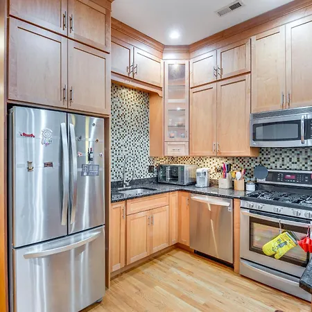 6 Mi To Dtwn: Dog-friendly W/ Hot Tub! Holiday home *