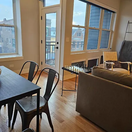 Updated 3 Bedroom Downtown Pilsen