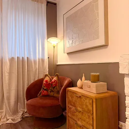 Gold Coast 2br Near Oak Street *
