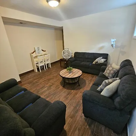 Gold Coast Downtown Sleeps 20 Apartment