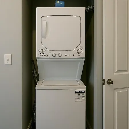 Spacious 1br With Washer Dryer Near Cta Apartment