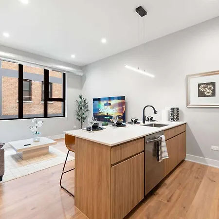 2bd 2ba Condo- Steps To With Gym & Parking Apartment *