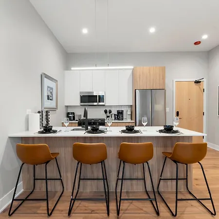 Apartment 2bd 2ba Condo- Steps To With Gym & Parking