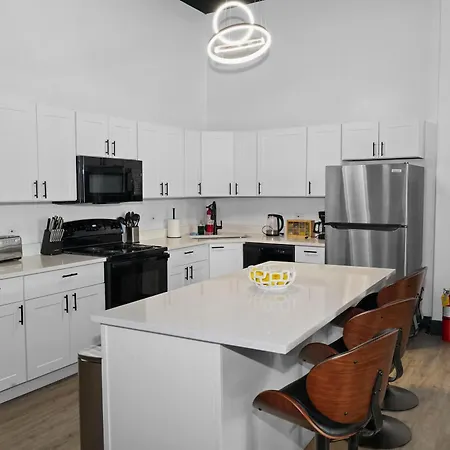 Spacious 6br Group Unit Near Mccormick & Lakefront Apartment