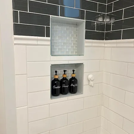 Inner-city Experience, Next Stop! Apartment *