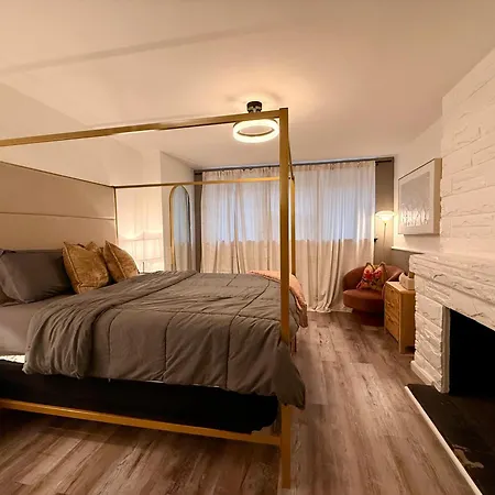 Gold Coast 2br Near Oak Street Chicago