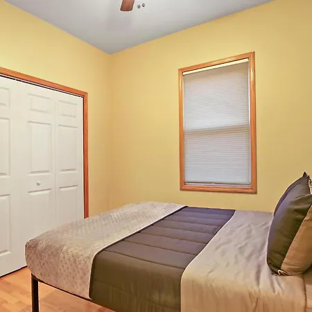 2 Bed Near Ohare - Free Garage Parking - Quiet Apartment Chicago