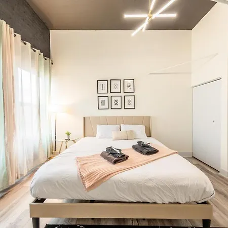 Luxury 5br W/ King Bed & Pool Table Near Chinatown * Chicago