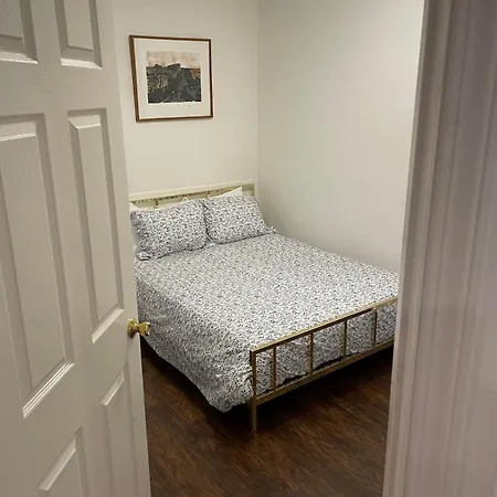 Apartment Updated 1 Bedroom In The Location! Chicago