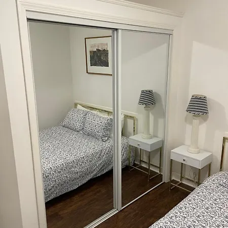 Apartment Updated 1 Bedroom In The Location! *
