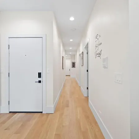 Comfy 3-bd Near United Center With Balcony