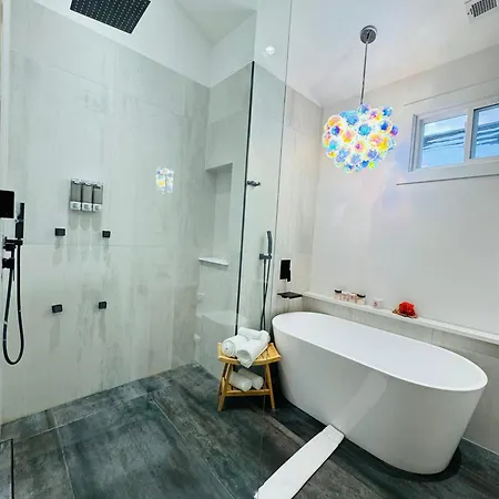 Apartment Sleek Avondale Bath 2 Bed King And Queen And Garage Chicago