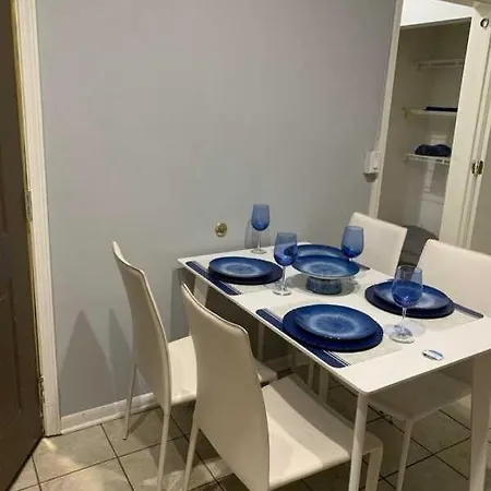 South Loop 4 Bedroom Apartment *