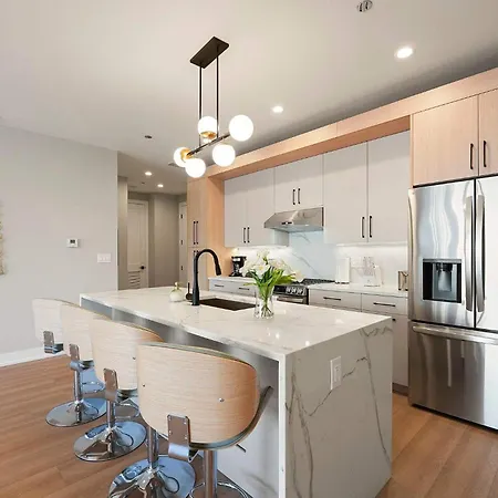 Modern By Med District With Parking & Laundry Chicago