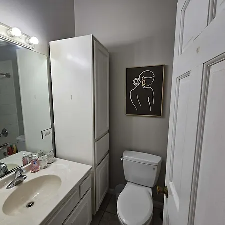 Apartment Two Bedroom West Loop *
