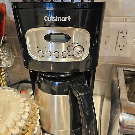 Apartment Updated 3 Bedroom Downtown Pilsen *