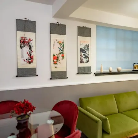 Gold Coast 2br Near Oak Street Apartment