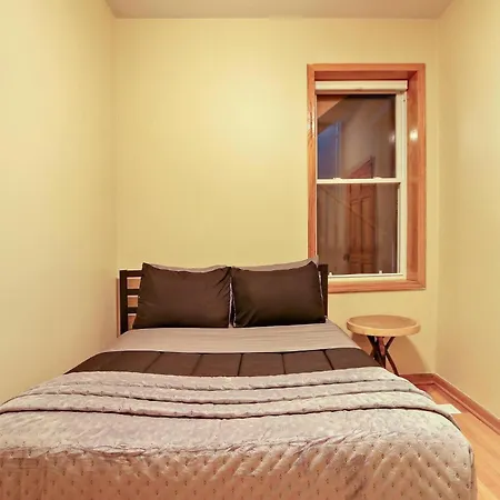 2 Bed Near Ohare - Free Garage Parking - Quiet Apartment *