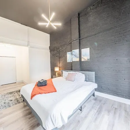 Luxury 5br W/ King Bed & Pool Table Near Chinatown Apartment Chicago