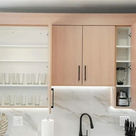 Welcoming Month Long 2bd 2ba With Parking Apartment *