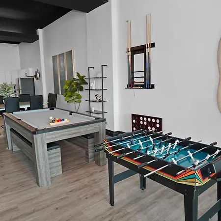 Apartment Spacious 6br Group Unit Near Mccormick & Lakefront