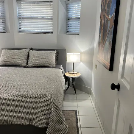 Private 2br 2ba Heart Of Boystown Walk To Wrigley Chicago