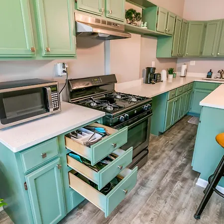 Logan Sq 4br - Free Parking - Near Nightlife & Dt