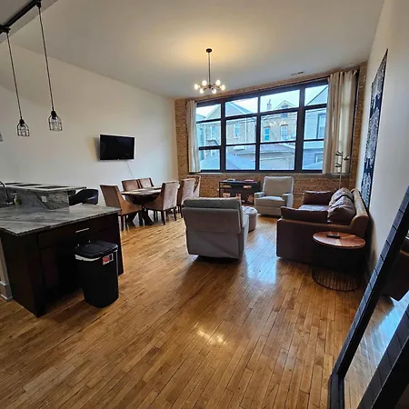 4 Bedroom Sleeps 20 People Chicago